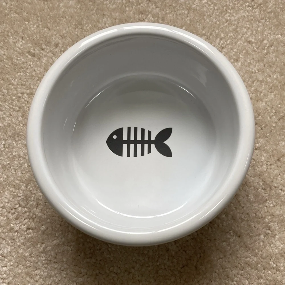 Signature Housewares Fish Bone Ceramic Pet Bowl - Brand New